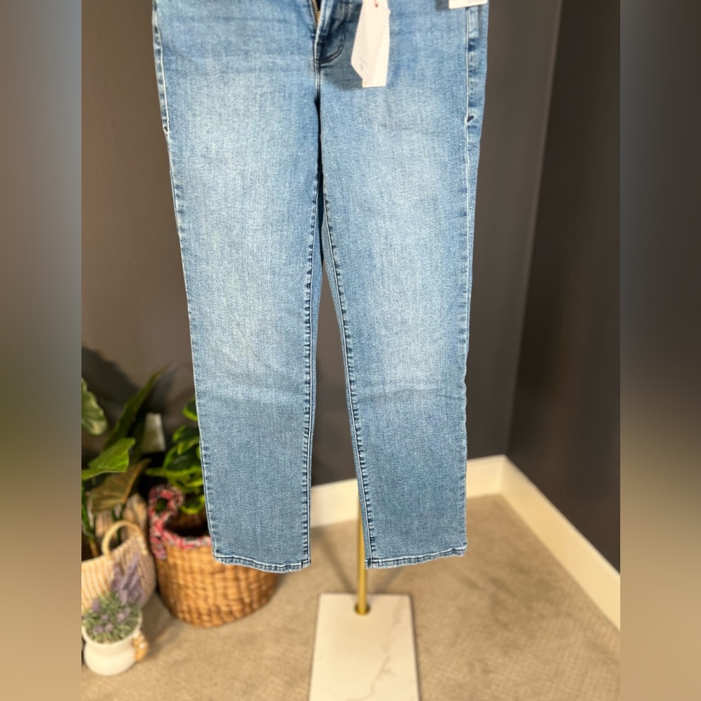 Good American jeans. Good legs straight. - Picture 5 of 12